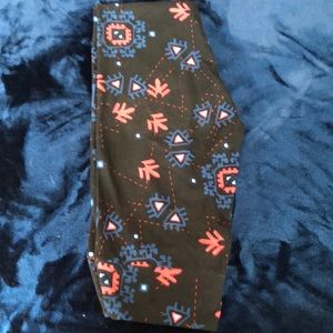 OS black tribal print leggings